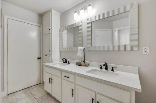 8708 Lake Country Dr, Fort Worth TX  76179-2802 exterior