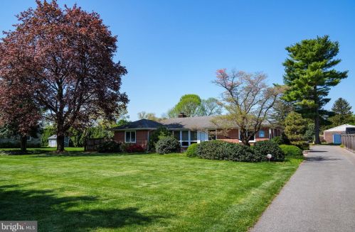886 Hornig Rd, Lancaster, PA 17601-5740