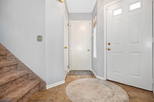 7 Witherspoon Ct, Morristown, NJ 07960-2730
