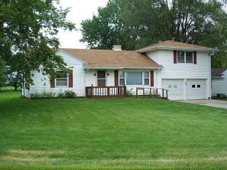 5886 Poling Rd, Lima, OH 45807-9452