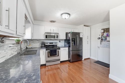4052 Harris Ln, Springfield OH  45503-6458 exterior