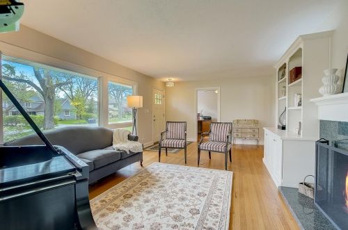 1550 Hawthorne Pl, Bannockburn, IL 60015-2008