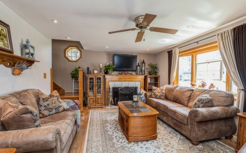527 Fremont St, Bull Valley, IL 60098-4066