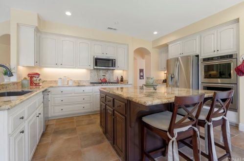 7470 Chateau Rdg Ln, Riverside CA  92506-7542 exterior