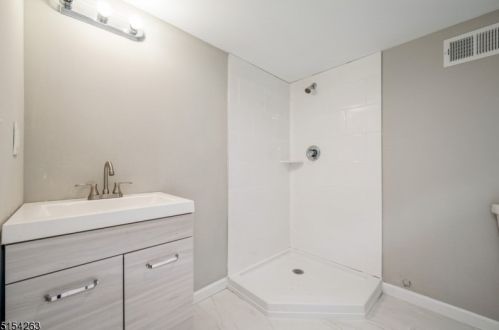 16 Kyle Dr, Dover NJ  07801-4736 exterior