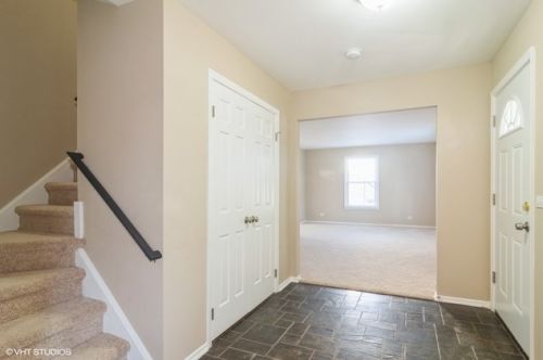 6 Regent Ln, Half Day, IL 60069-3330