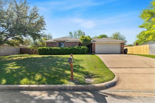 10125 Indian Mound Rd, Fort Worth, TX 76108-3727