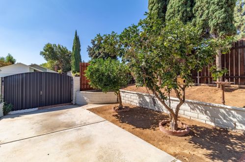 6875 Crest Ave, Riverside CA  92503-1162 exterior