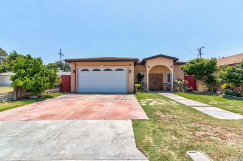 8840 Stoakes Ave, Downey, CA 90240-2327