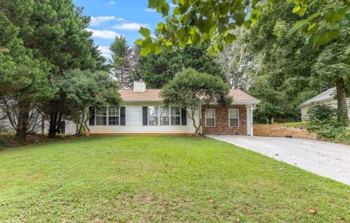 9040 Belaire St, Gainesville, GA 30506-4800