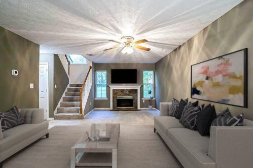 61 Henry Ln, Newnan, GA 30265-1964