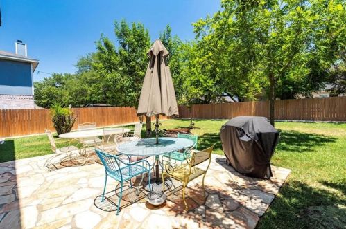132 Trinity Dr, Uhland TX 78640-4330 exterior