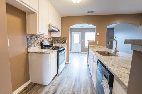 6737 Biscayne Blvd, Rex GA 30273-2244 exterior