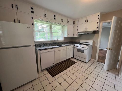 1369 Longview Dr, Gainesville, GA 30501-2244