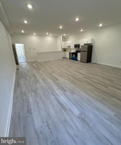 2002 22nd St, Philadelphia, PA 19121-1407