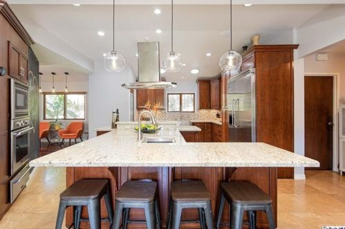 2328 Chapman Rd, Glendale CA  91214-3013 exterior