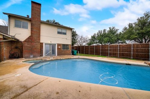 4044 Windy Crst Cir, Carrollton TX 75007 exterior