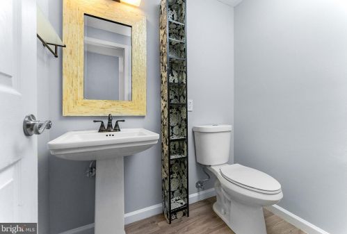6523 Field Master Dr, Springfield VA  22152-2150 exterior