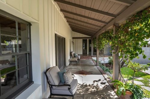 1932 Montecito Dr, Glendale CA  91208-1822 exterior