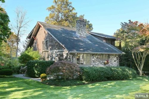52 Alcott Rd, Mahwah, NJ 07430-1428