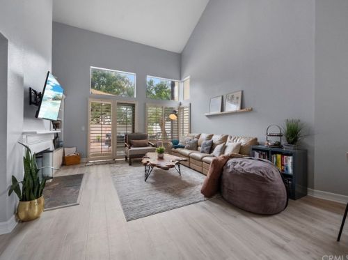 35 Del Perlatto, Irvine CA  92614-5359 exterior