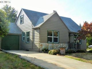 7085 Dwight Ave, Portland, OR 97203-4717
