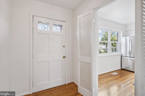 6711 Perry Penney Dr, Annandale, VA 22003-3531