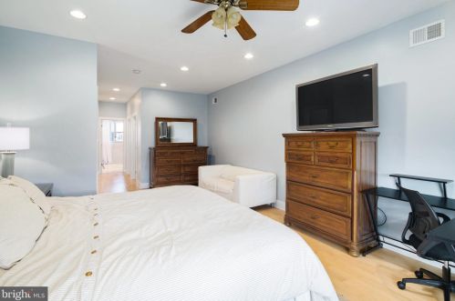 764 19 St, Philadelphia PA 19130-2001 exterior