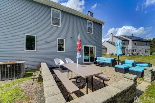 26 Sturbridge Dr, Piscataway NJ  08854-5137 exterior