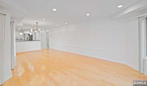 403 Rutledge Ct, Edgewater, NJ 07020-1661