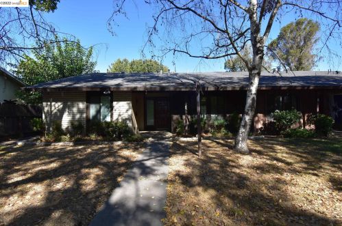 3235 Mill Springs Dr, Stockton, CA 95219-3119