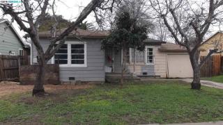2445 Maple Ave, Concord, CA 94520-1806