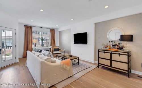 6 River St, Tinton Falls NJ  07701-1302 exterior