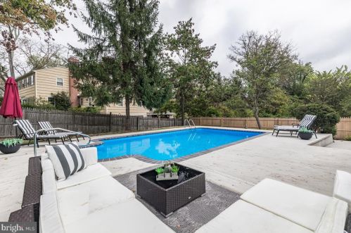 2 Hornor Ln, Princeton NJ  08540-3937 exterior