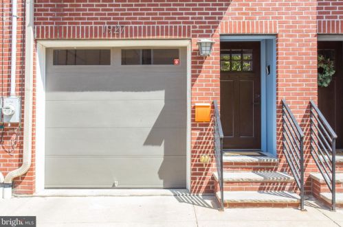 1927 League St, Philadelphia, PA 19146-2645