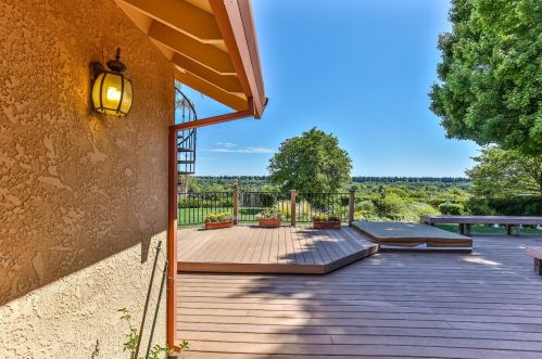8530 Emperor Dr, Fair Oaks, CA 95628-6206