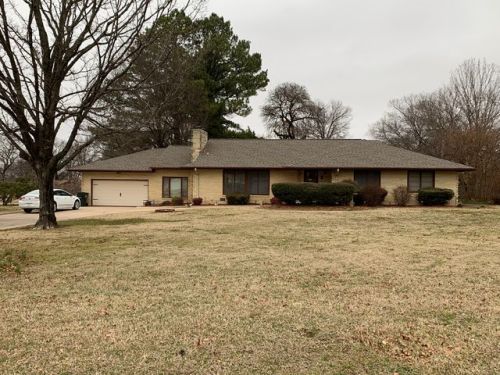 402 Warren Rd, Henryetta, OK 74437-3054