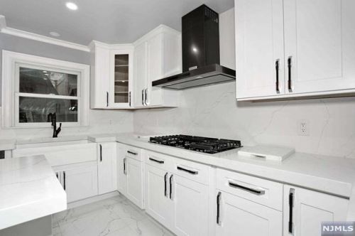 513 Winterburn Grv, Cliffside Park, NJ 07010-2912