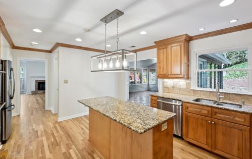 390 Forest Valley Ct, Atlanta GA  30342-2353 exterior