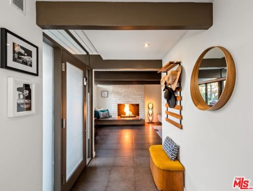 2430 Bywood Dr, Glendale CA  91206-4703 exterior