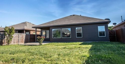 1925 Kachina Lodge Rd, Fort Worth TX  76131-2402 exterior