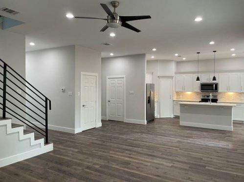 3845 Canada Dr, Dallas, TX 75212-1211
