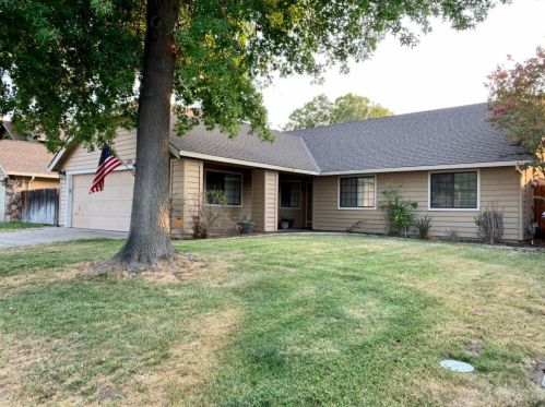 1301 River Valley Cir, Modesto, CA 95351-6824