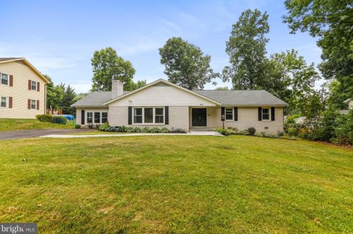 907 Tuscawilla Dr, Charles Town, WV 25414-5308