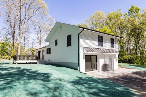 7 Valley Dr, Westerly, RI 02891-3911