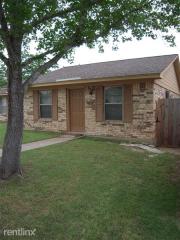 805 Frio Cir, Bryan TX  77801-2813 exterior