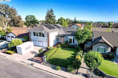 690 Aberdeen Way, Milpitas, CA 95035-3904