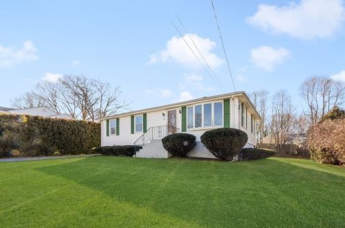 59 Grinnell Ave, Tiverton, RI 02878-1901