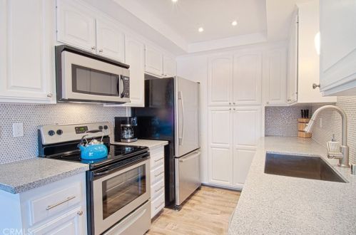 1041 Lamark Ln, Anaheim CA  92802-3404 exterior