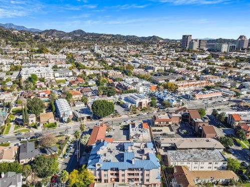 508 Glenwood Rd, Glendale CA  91202-1571 exterior